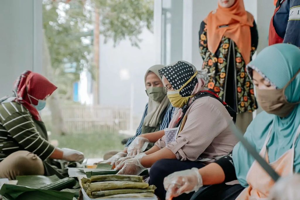 Bupati Karawang Salurkan Bantuan Stimulus Senilai Rp664 Juta, Ini Rinciannya