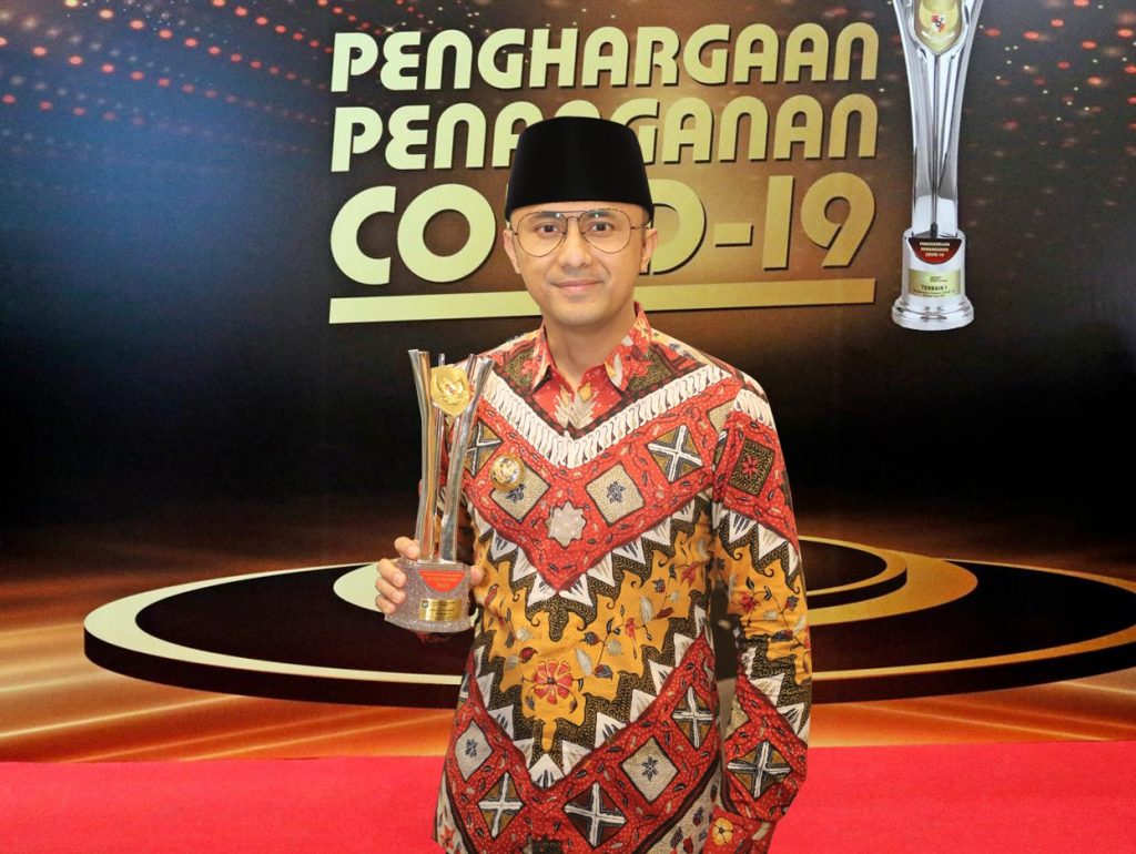 Berhasil Tangani Covid-19 di KBB, Bupati Hengky Kurniawan Terima Penghargaan PPKM Award