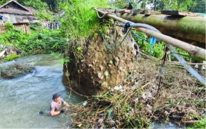 Cegah Bencana, Warga dan Polisi Bersihkan Aliran Sungai di Sukanagara Cianjur