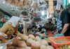 Bupati Karawang Cellica Nurrachadiana sidak harga sembako di pasar tradisional