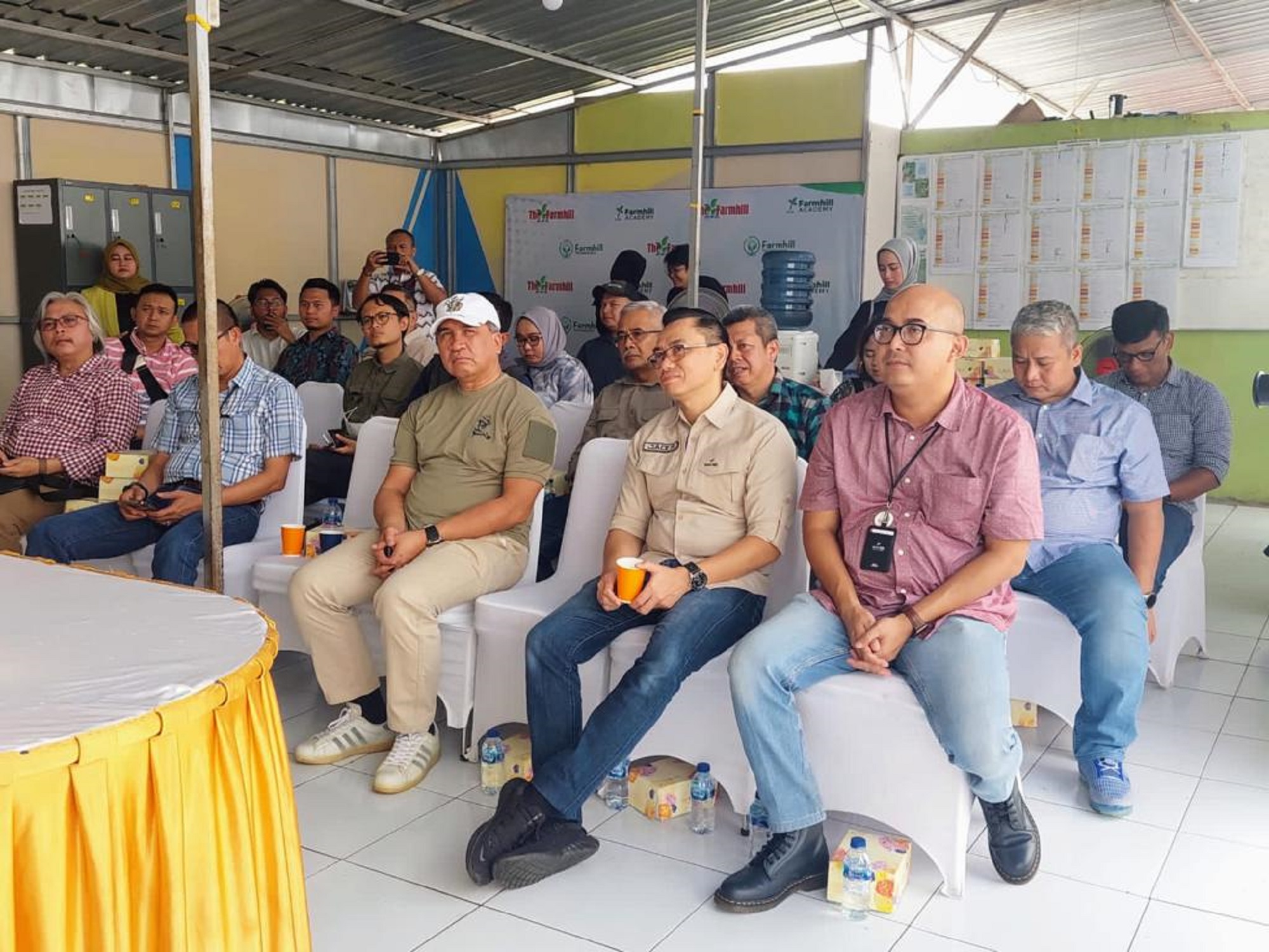 Direksi bank bjb bersama jajaran Pemprov Jawa Barat saat kunjungan kerja ke PT Kebun Buni Lestari (Farmhill) di Kota Surakarta, Jawa Tengah (Foto: Dok. Bank bjb)