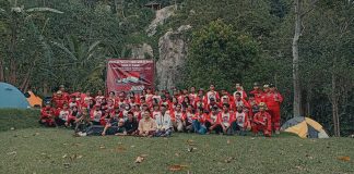 Foto bersama peserta dan panitia pelatihan panjat tebing di Gunung Parang Purwakarta (Foto: Dok Sekolah Panjat Tebing Merah Putih regional Purwakarta)