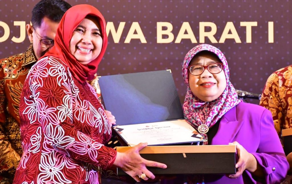 Sekretariat DPRD Jawa Barat Dapat Penghargaan Sebagai Wajib Pajak dengan Kontribusi Pembayaran Pajak Terbesar