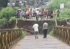 Jembatan Cihereng amblas membuat aktivitas warga terputus.
