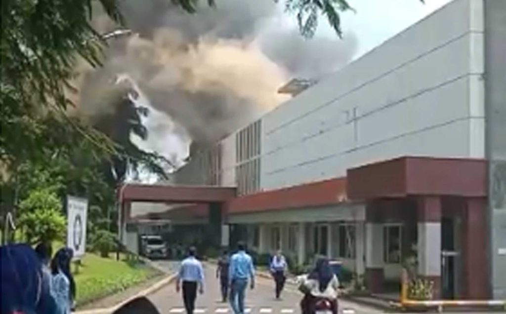Pabrik Tekstil di Jatiluhur Purwakarta Terbakar, Karyawan Panik Berhamburan Menyelamatkan Diri