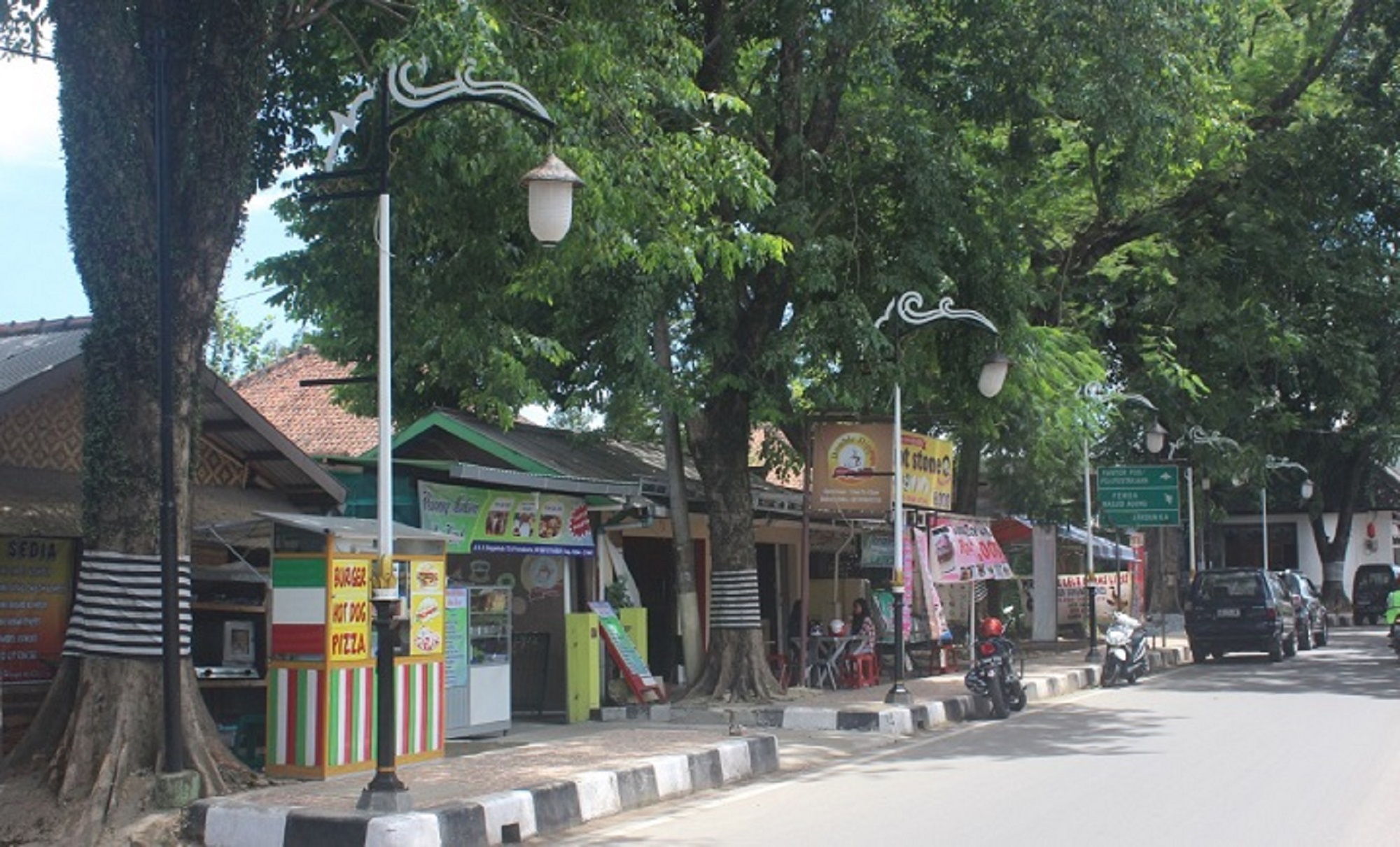 Lampion Karakter di jalan menuju objek wisata Kabupaten Purwakarta (Foto: Dok. Disperkim Purwakarta)