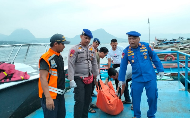 Mayat di Waduk Jatiluhur