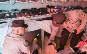 Polisi Bongkar Penjualan Miras Berkedok Toko Sepatu di Purwakarta