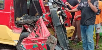 Mobil plat Merah Tabrak Angkot di Purwakarta