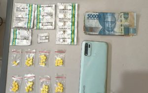 Polisi Bongkar Penjualan Obat Terlarang Berkedok Konter HP di Purwakarta