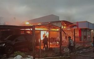 Enam Kios di Pasar HPKP Cikurubuk Tasikmalaya Hangus Terbakar