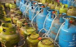 Polisi Karawang Tangkap Empat Pengoplos Gas Bersubsidi, Segini Barang Bukti yang Disita