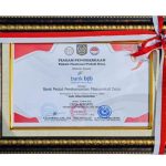 Piagam Penghargaan Bank Peduli Perekonomian Masyarakat Desa di Indonesia