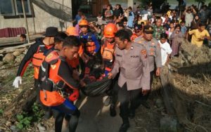 Enam Santriwati yang Hanyut di Sungai Parsariran Tapanuli Selatan Ditemukan Tewas