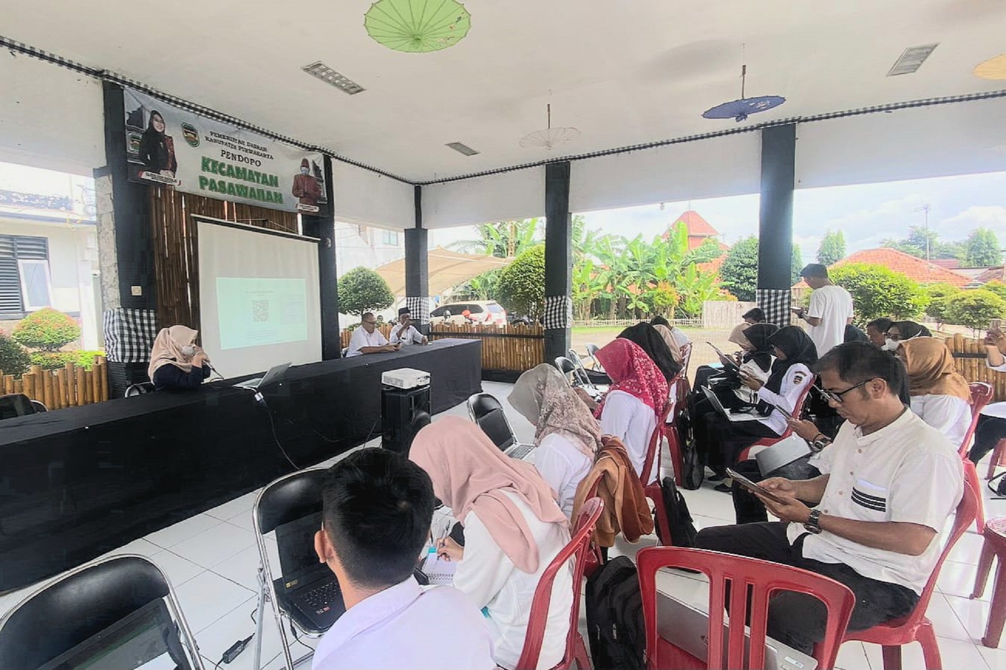 Perangkat Desa Pasawahan Laksanakan Sosialisasi Aplikasi BPJAMSOSTEK (Foto: Dok. BPJS Ketenagakerjaan Purwakarta)