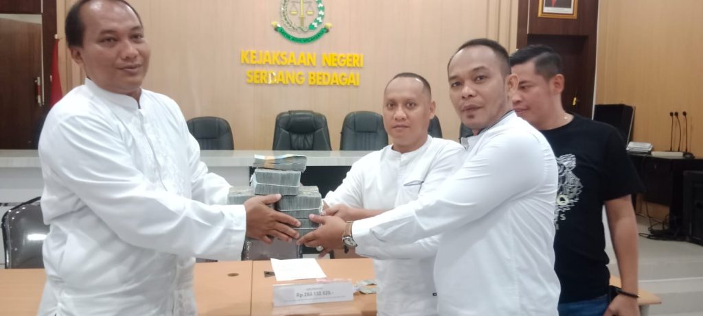 Terpidana Korupsi Dana Hibah di KPU Serdang Bedagai Kembalikan Uang Kerugian Negara ke Kajari