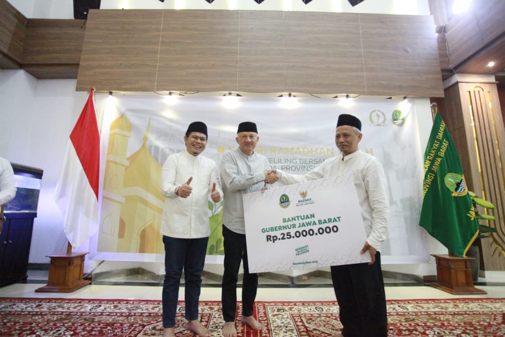 Sekretariat DPRD Jawa Barat Gelar Tarawih Keliling Bersama Forkopimda Jabar