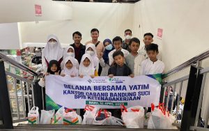 Aksi Sosial BPJS Cabang Suci Bandung pada Anak Yatim Bikin Terharu