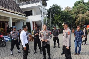 Kapolres Purwakarta Turun Langsung Cek Pengamanan di Sejumlah Gereja Saat Ibadah Jumat Agung