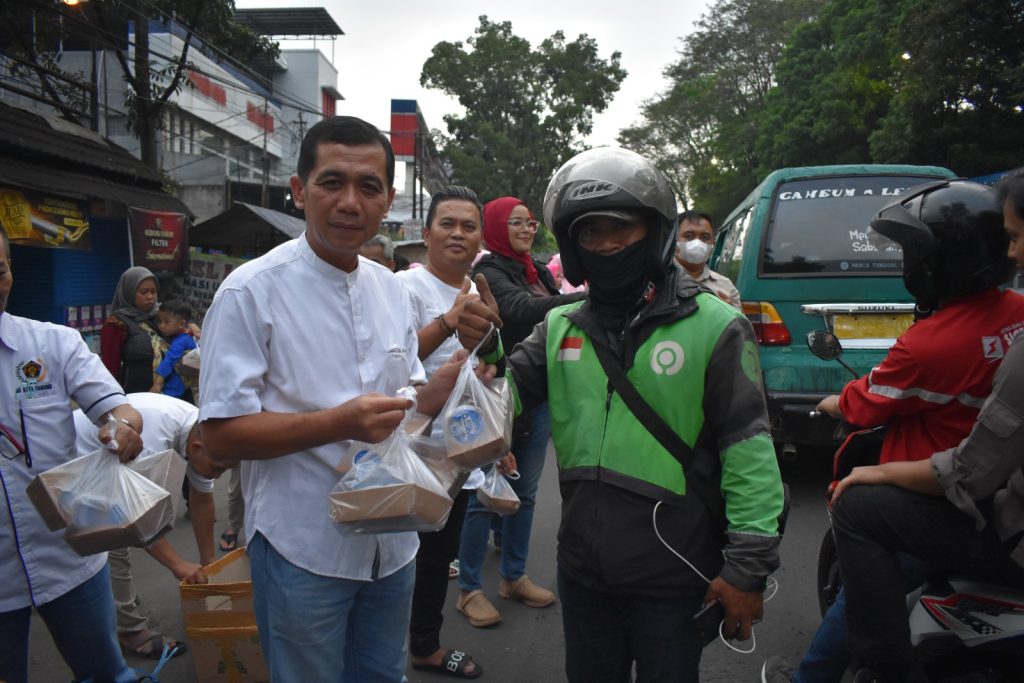 Tutup Ramadhan 1444 H, PWI dan IKWI Kota Bandung Bagikan 500 Menu Gratis