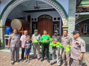 RAPI 7 Cianjur dan BB1%MC Berikan Bantuan Pada Warga Pamoyanan dan Panumbangan