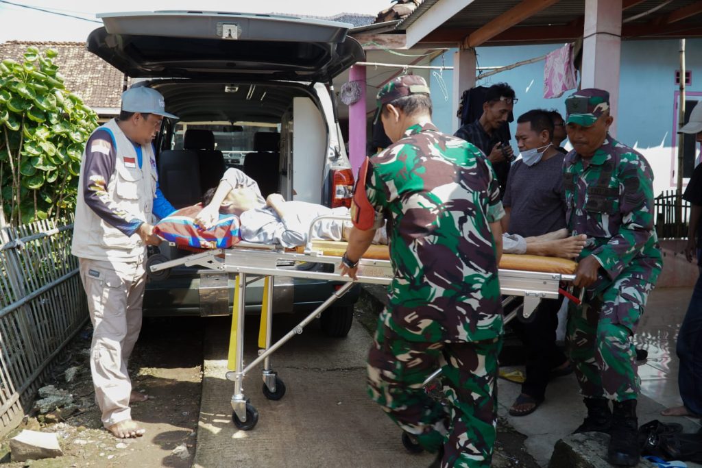 Kodim 0605/ Subang Bantu Berobat Warga Tak Mampu Penderita Kanker