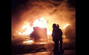 Pabrik Plastik di Bekasi Terbakar, Videonya Viral di Media Sosial