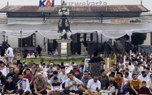 Sholat Idul Fitri Muhammadiyah Purwakarta Dilaksanakan di Bawah Patung Gatot Kaca