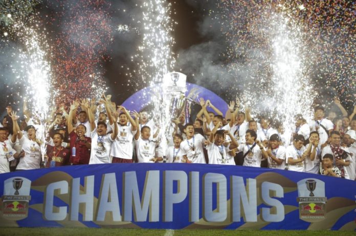 PSM Makassar merayakan kemenangan dan juara Liga 1