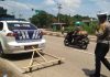 Petugas kepolisian Polres Karawang menyusuri jalur mudik arteri