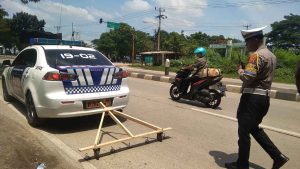 Jalur Mudik Arteri Karawang Rawan Ranjau Paku, Polisi Turun Tangan