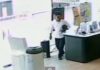 Rekaman anggota DPRD Sumut saat mengambil jam tangan seorang karyawan toko di Medan