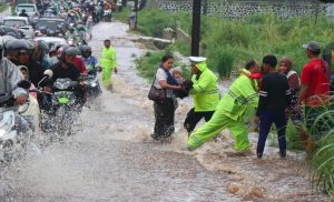 Banjir Bandang Landa Kawasan Penatapan Karo, Jalur Menuju Kawasan Wisata Nyaris Lumpuh Total
