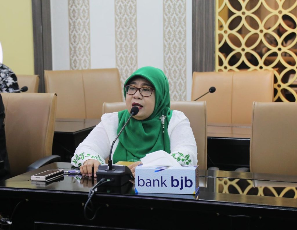 BUBOS 7 Tahun 2023, Sekretariat DPRD Jawa Barat Berbagi Rantang Cinta ASN ke Pondok Pesantren Darul Inayah