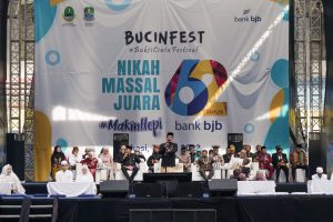 Ratusan Peserta Nikah Massal yang Dibantu bank bjb, Dapat Bantuan Dana Hingga Didoakan Samara oleh Ridwan Kamil