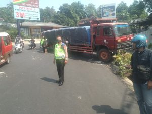 Truk Tabrak Pikap Pengangkut Gas di Purwakarta, Penyebabnya Gegara Ini