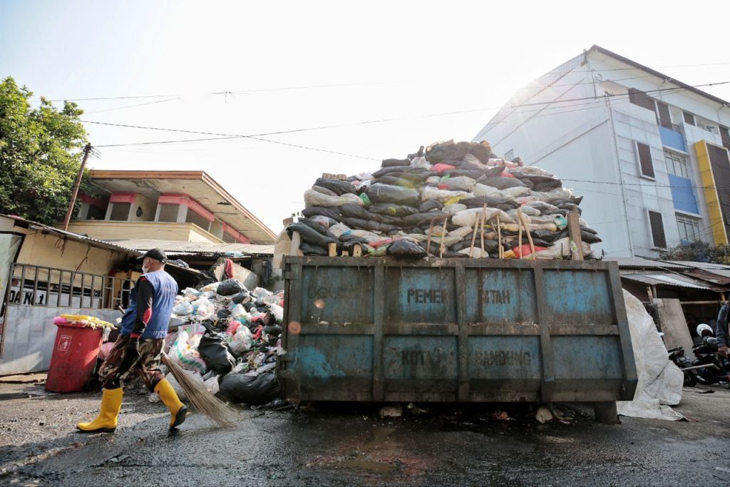 Seluruh Camat di Kota Bandung  Wajib Edukasi Masyarakat Soal Sampah! 