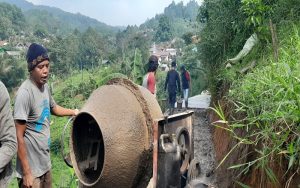 Warga Keluhkan Pengecoran Jalan di Babakan Tasik Kutawaringin Mande Cianjur