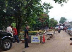 Dua Jembatan Putus Dihantam Banjir Bandang di Ciranjang Cianjur