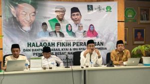 Pelaksanaan Bahsul Masail Kiai dan Bu Nyai se-Indonesia di Ponpes Al-Muhajirin, Purwakarta.