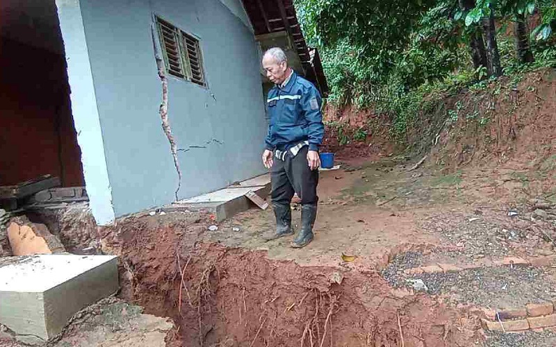 Pergerakan Tanah di Cimais