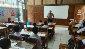 Polisi Sambangi SDN 1 Plered Purwakarta, Ada Apa?