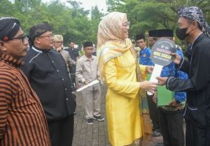 Bupati Anne Ratna Mustika Bagi-bagi Motor Hingga Laptop di Hardiknas 2023
