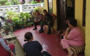 Sinergitas TNI-POLRI Sambangi Warga di Desa Citeko Plered Purwakarta