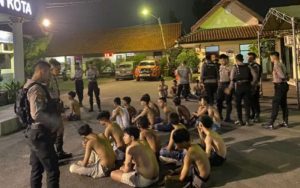 Puluhan Remaja di Cirebon Terlibat Tawuran, Pakai Senjata Tajam!