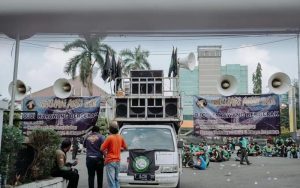 Didatangi Sejumlah Pengemudi Ojol, Bupati Karawang Turun Tangan Tangani Kebijakan Penurunan Tarif
