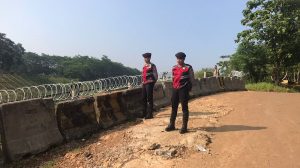 Cegah Pelemparan Batu, Polres Purwakarta Tempatkan Personel Jaga Jalur Kereta Cepat