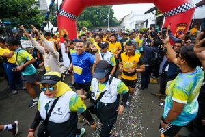 Ratusan Pelari Ramaikan Polrestabes Bandung Fun Run 2023