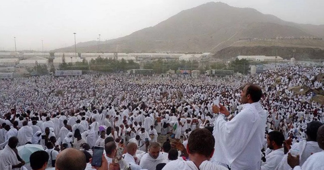 Jutaan jemaah haji berkumpul di padang Arafah