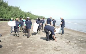 Hari Lingkungan Hidup 2023, 10.000 Pohon Disalurkan PLN ke Pantai Indah Kemangi Kendal